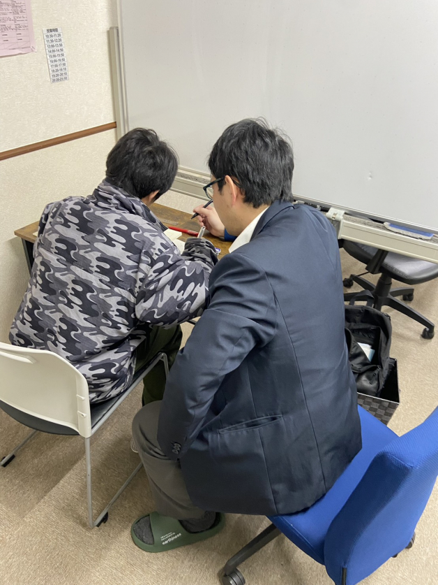 スーツ不要・車通勤OK！週1日〜未経験から始められる地域密着型の個別指導塾