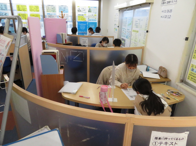 私服で楽しく指導ができて、高時給の塾講師アルバイト！