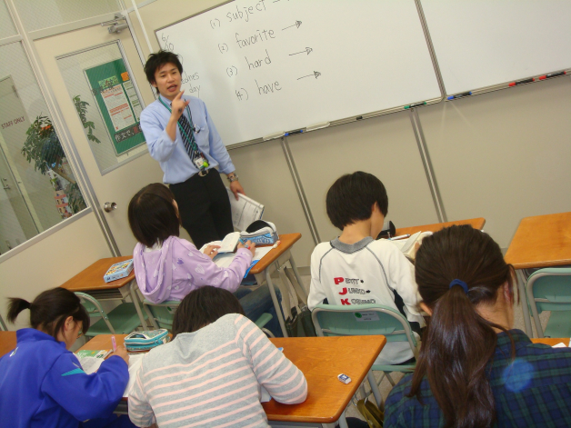 《大学生の方・未経験の方歓迎》未経験から先生になろう！1クラス8～15名の少人数クラス指導講師を大募集します♪