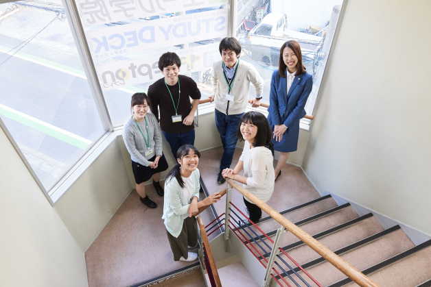 私服勤務OK♪　/   「1対1は教えやすいよ」って先輩も言ってます♪新大学1年生歓迎！