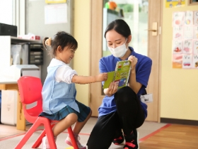 子ども英会話スタッフ！留学経験者活躍中！ネイティブと一緒♪ 