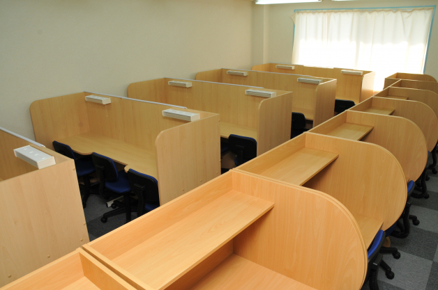 ☆大学生多数活躍中!!　☆ステップアカデミーで講師デビュー!!　☆未経験者歓迎♪