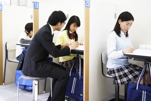 ☆大学生多数活躍中!!　☆明光義塾で講師デビュー!!　☆未経験者歓迎♪