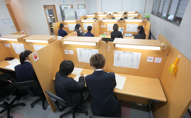 やる気スイッチのスクールIE　港南台日野校【事務スタッフ(学習指導あり)】