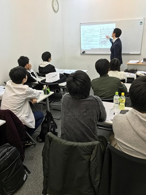 [少人数グループ指導]!誰でも最初は未経験。充実の研修制度があるので安心してスタートできます♪