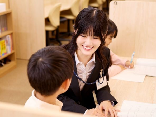 ◆週2日＆1科目でOK◆大学1年生歓迎！学校で覚えた知識が活かせる！