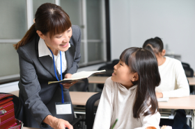 【未経験でも無資格でも子どもが好きなら大歓迎】小中学生対象の国語・数学のレッスン講師