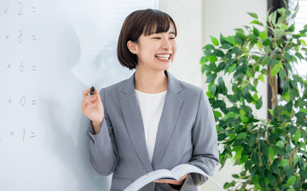 【1対1〜1対2の個別授業】「伝える力」が磨かれる! 未経験歓迎/1教科〜OK/私服OK/研修充実